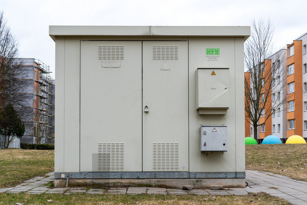 La sous-station préfabriquée avec le mécanisme et le transformateur de tension de système 12kV a préfabriqué la sous-station mobile compacte fournisseur